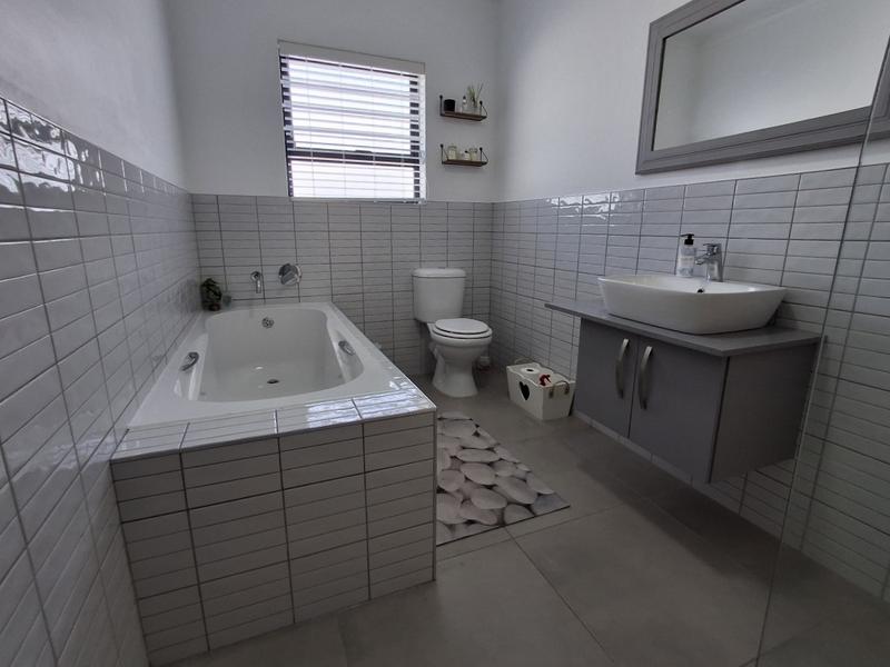 4 Bedroom Property for Sale in Sandy Point Western Cape